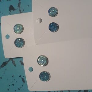 3 pairs of matching earrings in 2 sizes